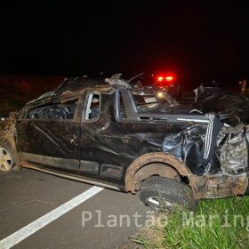 Fotos de Motorista é ejetado de carro após capotamento e tem o corpo esmagado por caminhão na PR-323 próximo a Água Boa