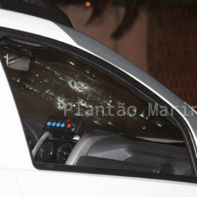 Fotos de Policiais escapam da morte ao trocar tiros com assaltantes em Sarandi; um criminoso morreu no confronto 