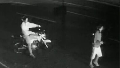 Fotos de VÍDEO: Câmera flagra momento em que assaltantes rendem mulher e roubam carro em Maringá 