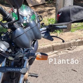 Vídeo mostra motociclista batendo contra poste em Maringá Foto 1 Fotos de Vídeo mostra motociclista batendo contra poste em Maringá