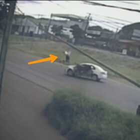 Câmera registra acidente que deixou jovem com ferimentos graves em Maringá Foto 1 Fotos de Câmera registra acidente que deixou jovem com ferimentos graves em Maringá