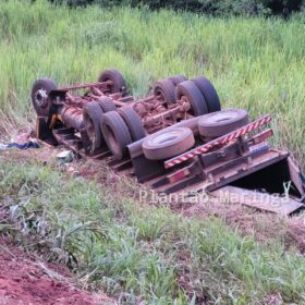 Fotos de Caminhoneiro morre após capotamento na rodovia PR-323
