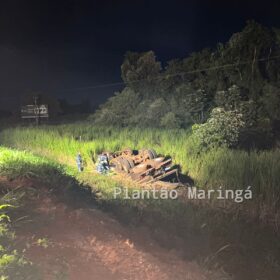 Fotos de Caminhoneiro morre após capotamento na rodovia PR-323