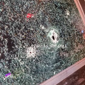 Fotos de Carro é alvo de tiros e dois jovens são baleados - um deles precisou ser intubado e encaminhado ao Hospital Santa Casa