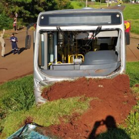 Colisão entre ônibus e motoneta deixa mais 24 pessoas feridas entre Maringá e Paiçandu Foto 12 Fotos de Colisão entre ônibus e motoneta deixa mais 24 pessoas feridas entre Maringá e Paiçandu