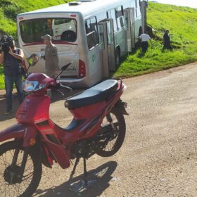 Colisão entre ônibus e motoneta deixa mais 24 pessoas feridas entre Maringá e Paiçandu Foto 10 Fotos de Colisão entre ônibus e motoneta deixa mais 24 pessoas feridas entre Maringá e Paiçandu