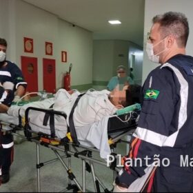 Fotos de Homem é esfaqueado por vigilante noturno e populares queimam moto do suspeito em Maringá