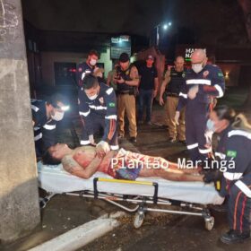 Fotos de Homem é socorrido após ser esfaqueado em Maringá