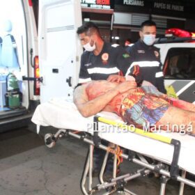 Fotos de Homem é socorrido após ser esfaqueado em Maringá