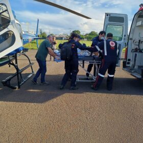 Fotos de Homem é socorrido de helicóptero após ser atingido por 10 golpes de faca