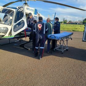 Fotos de Homem é socorrido de helicóptero após ser atingido por 10 golpes de faca