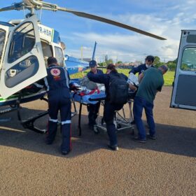Fotos de Homem é socorrido de helicóptero após ser atingido por 10 golpes de faca