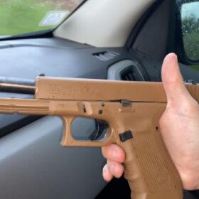 Homem suspeito de tráfico é preso com duas pistolas e drogas em Sarandi Foto 1 Fotos de Homem suspeito de tráfico é preso com duas pistolas e drogas em Sarandi