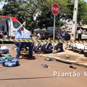 Fotos de Idoso tem perna amputada após acidente entre carro e moto em Maringá; uma mulher também fica ferida