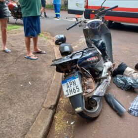Fotos de Mãe e filha em moto ficam feridas após colisão com caminhão em Maringá