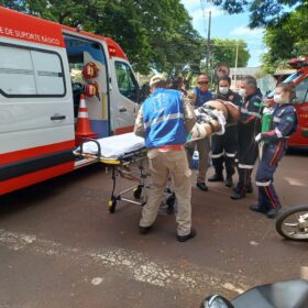 Fotos de Mãe e filha em moto ficam feridas após colisão com caminhão em Maringá