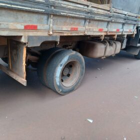 Fotos de Mãe e filha em moto ficam feridas após colisão com caminhão em Maringá