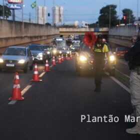 Fotos de Motociclista sofre ferimentos graves após bater e derrubar alambrado em avenida de Maringá 