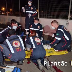 Fotos de Motociclista sofre ferimentos graves após bater em carro capotado na rodovia PR-323 em Paiçandu 