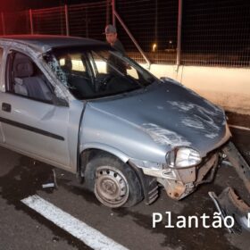 Fotos de Motociclista sofre ferimentos graves após bater em carro capotado na rodovia PR-323 em Paiçandu 