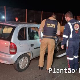 Fotos de Motociclista sofre ferimentos graves após bater em carro capotado na rodovia PR-323 em Paiçandu 