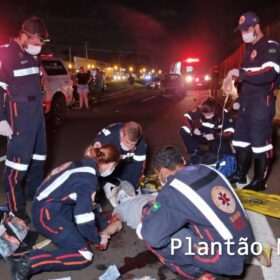Fotos de Motociclista sofre ferimentos graves após bater em carro capotado na rodovia PR-323 em Paiçandu 