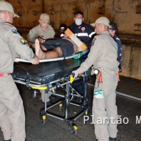 Fotos de Motociclista sofre ferimentos graves após bater na traseira de caminhão em Maringá