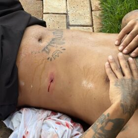 Fotos de Três pessoas foram baleadas durante uma partida de futebol em Maringá