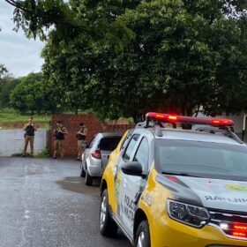 Fotos de Um homem morreu e três pessoas foram baleados durante uma partida de futebol em Maringá