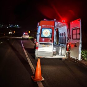 Fotos de Homem morre ao ser ejetado de carro após capotamento 