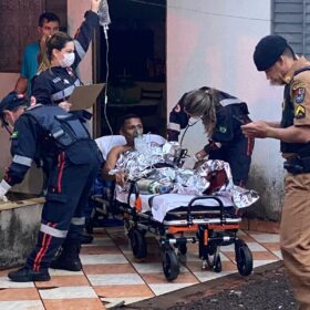 Fotos de Jovem de Sarandi é atingido por três tiros, minutos após deixar o CPIM - Colônia Penal Industrial de Maringá 