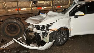 Fotos de Máquina de lavar roupas cai de caminhão e provoca acidente impressionante em Maringá 