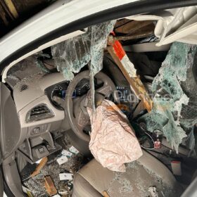 Fotos de Máquina de lavar roupas cai de caminhão e provoca acidente impressionante em Maringá 