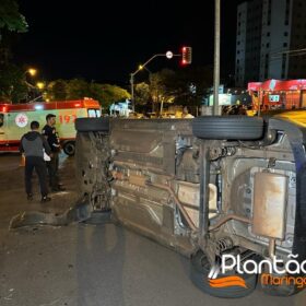 Fotos de Moça capota carro após atingir três veículos estacionados em Maringá