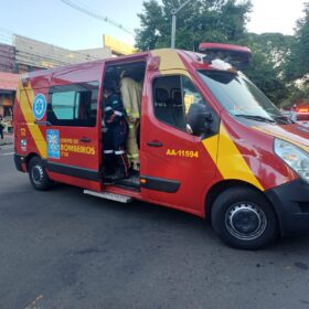 Fotos de Câmera registra acidente que deixou casal de motociclista ferido em Maringá
