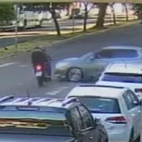 Câmera registra acidente que deixou casal de motociclista ferido em Maringá Foto 1 Fotos de Câmera registra acidente que deixou casal de motociclista ferido em Maringá