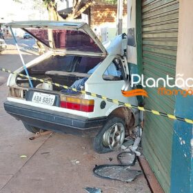 Carro bate contra parede de comércio e deixa uma pessoa morta em Sarandi Foto 1 Fotos de Carro bate contra parede de comércio e deixa uma pessoa morta em Sarandi