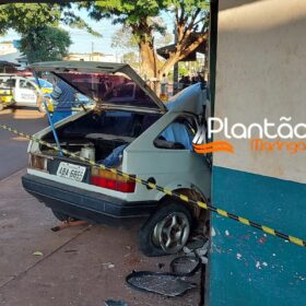 Carro bate contra parede de comércio e deixa uma pessoa morta em Sarandi Foto 5 Fotos de Carro bate contra parede de comércio e deixa uma pessoa morta em Sarandi