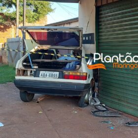 Carro bate contra parede de comércio e deixa uma pessoa morta em Sarandi Foto 8 Fotos de Carro bate contra parede de comércio e deixa uma pessoa morta em Sarandi