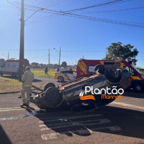 Carro capota após colisão com outro veículo em Maringá; o acidente foi registrado por uma câmera de segurança Foto 1 Fotos de Carro capota após colisão com outro veículo em Maringá; o acidente foi registrado por uma câmera de segurança