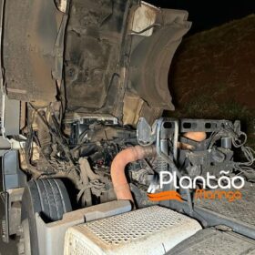 Fotos de Carro desgovernado prensa caminhoneiro contra carreta em Maringá, a vítima morreu na hora