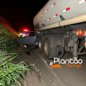Fotos de Carro desgovernado prensa caminhoneiro contra carreta em Maringá, a vítima morreu na hora