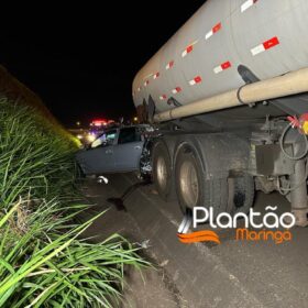 Fotos de Carro desgovernado prensa caminhoneiro contra carreta em Maringá, a vítima morreu na hora