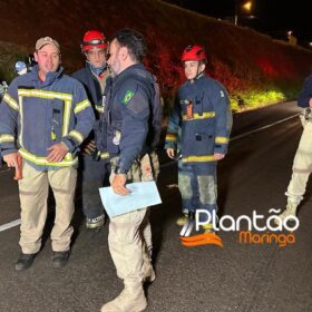 Fotos de Carro desgovernado prensa caminhoneiro contra carreta em Maringá, a vítima morreu na hora