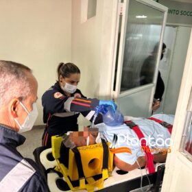 Fotos de Câmera registra homem sendo brutalmente agredido em Sarandi; a vítima permanece em coma induzido