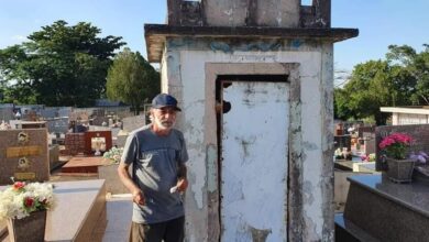 Fotos de Homem que morou por 12 anos em cemitério de Marialva é intubado após incêndio 