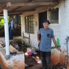 Homem que morou por 12 anos em cemitério de Marialva é intubado após incêndio Foto 1 Fotos de Homem que morou por 12 anos em cemitério de Marialva é intubado após incêndio