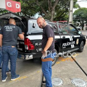 Fotos de Câmera registra momento em que homem é preso com pistola em posto de combustível em Maringá