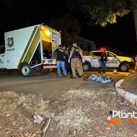 Fotos de Homem vai atender chamado na porta de casa e é assassinado a tiros
