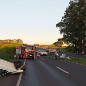 Fotos de Moça que foi ejetada de veículo em acidente na rodovia BR-376, em Maringá morre no hospital